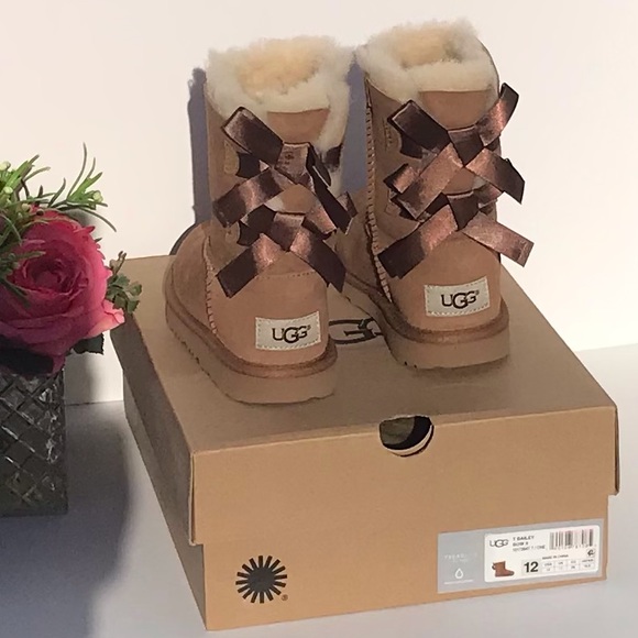 UGG Bailey Bow II - Picture 2 of 8